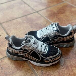 Size 8 Men’s Avia Black and Silver Men's Athletic Shoes